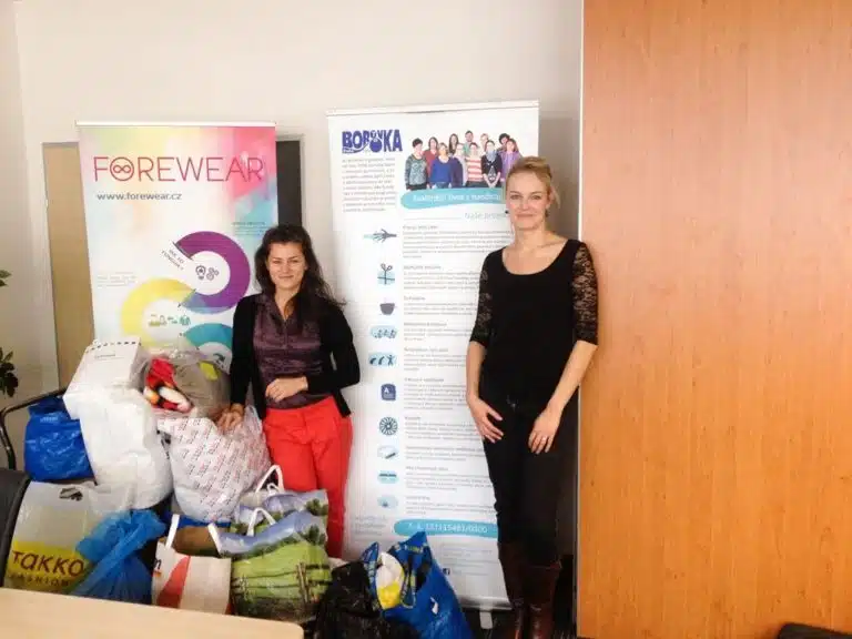 Sbírka oblečení ve firmě organizovaná projektem FOREWEAR