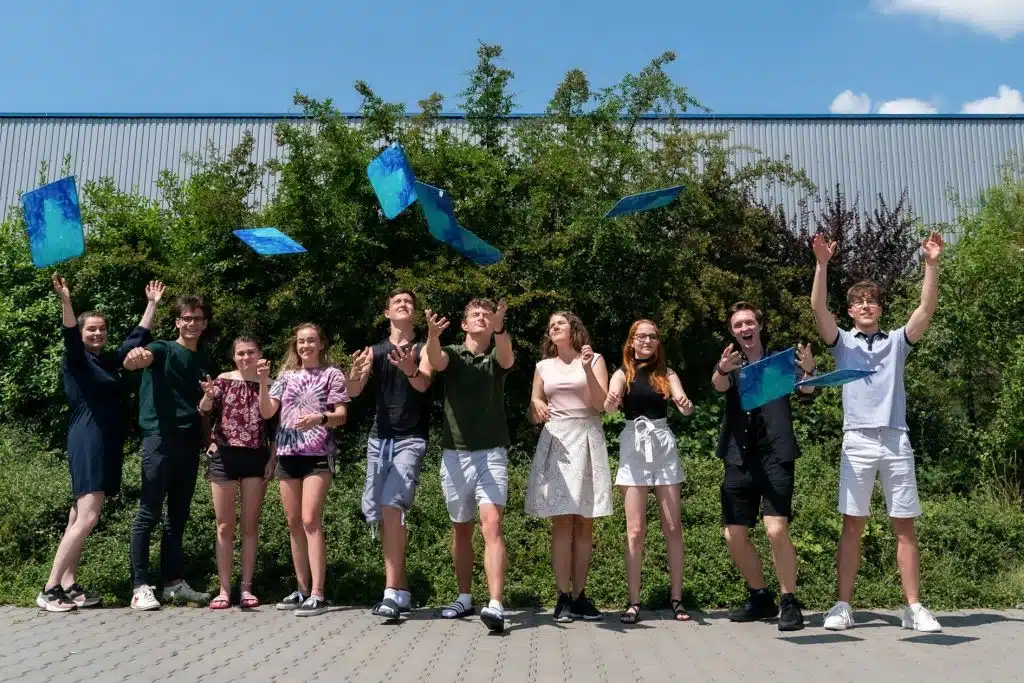 Absolventi programu Samsung Tvoje šance FutureSkills s deskami A4 FOREWEAR