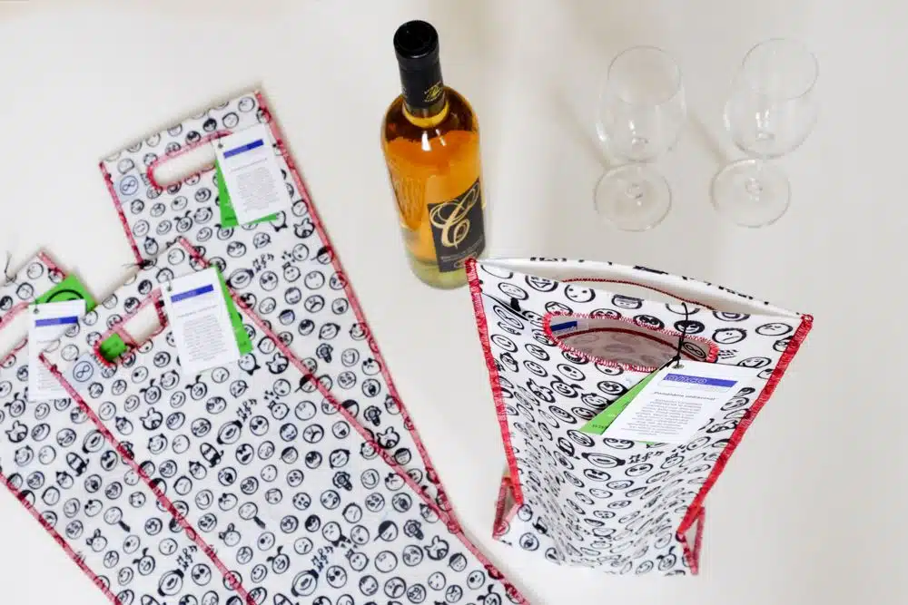 Taška na víno z recyklovaného materiálu, kterou je možné odebrat s náhradním plněním