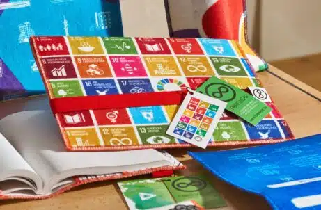 Organizér FOREWEAR z recyklovaného textilu s motivem Cílů udržitelného rozvoje SDGs